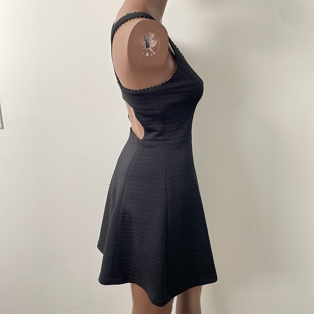 Club Monaco Cutout Mini Dress Taura Scallop Edge Sleeveless Cocktail Black 0 - Picture 4 of 12